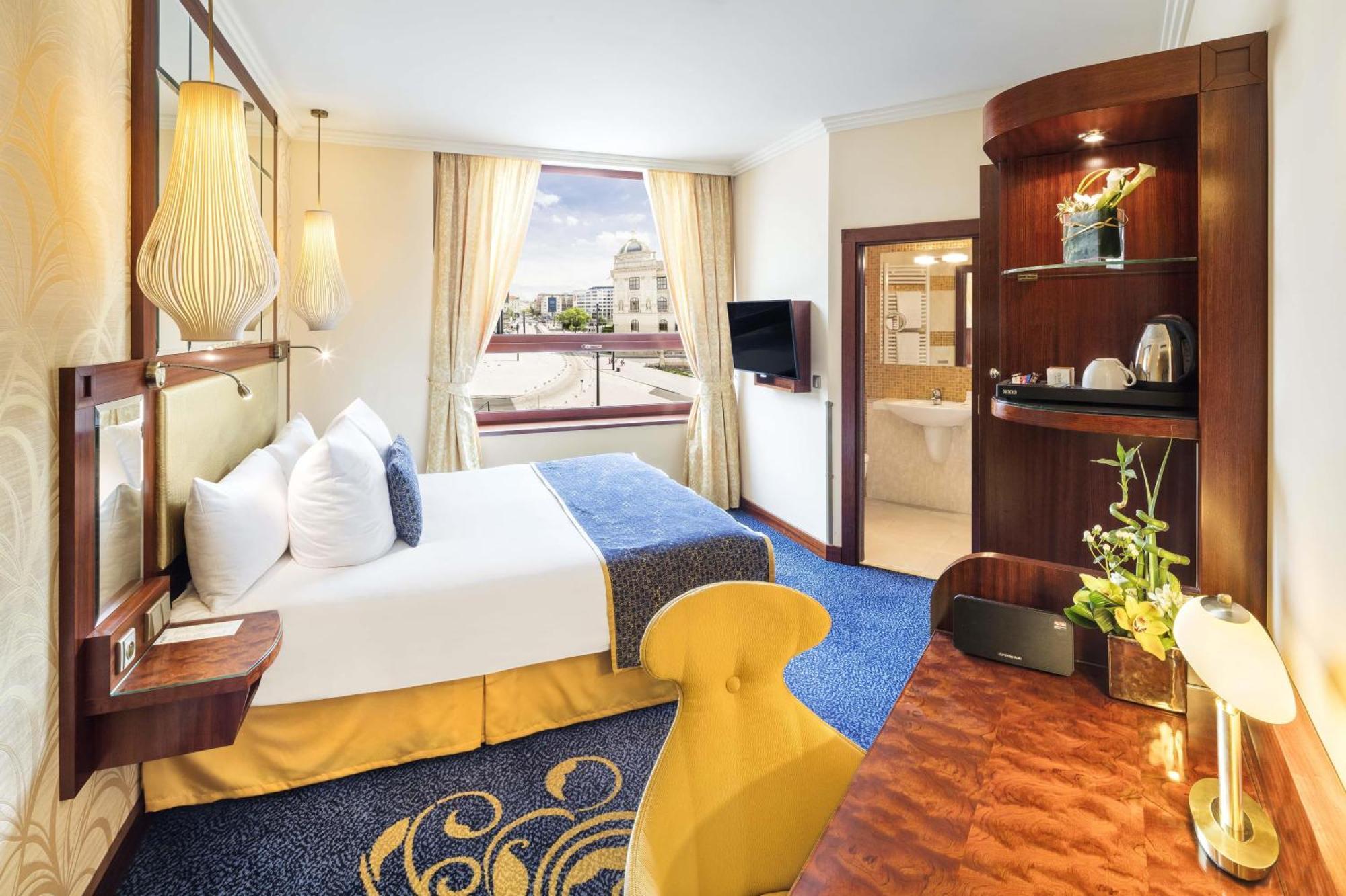 Superior Double Room City View