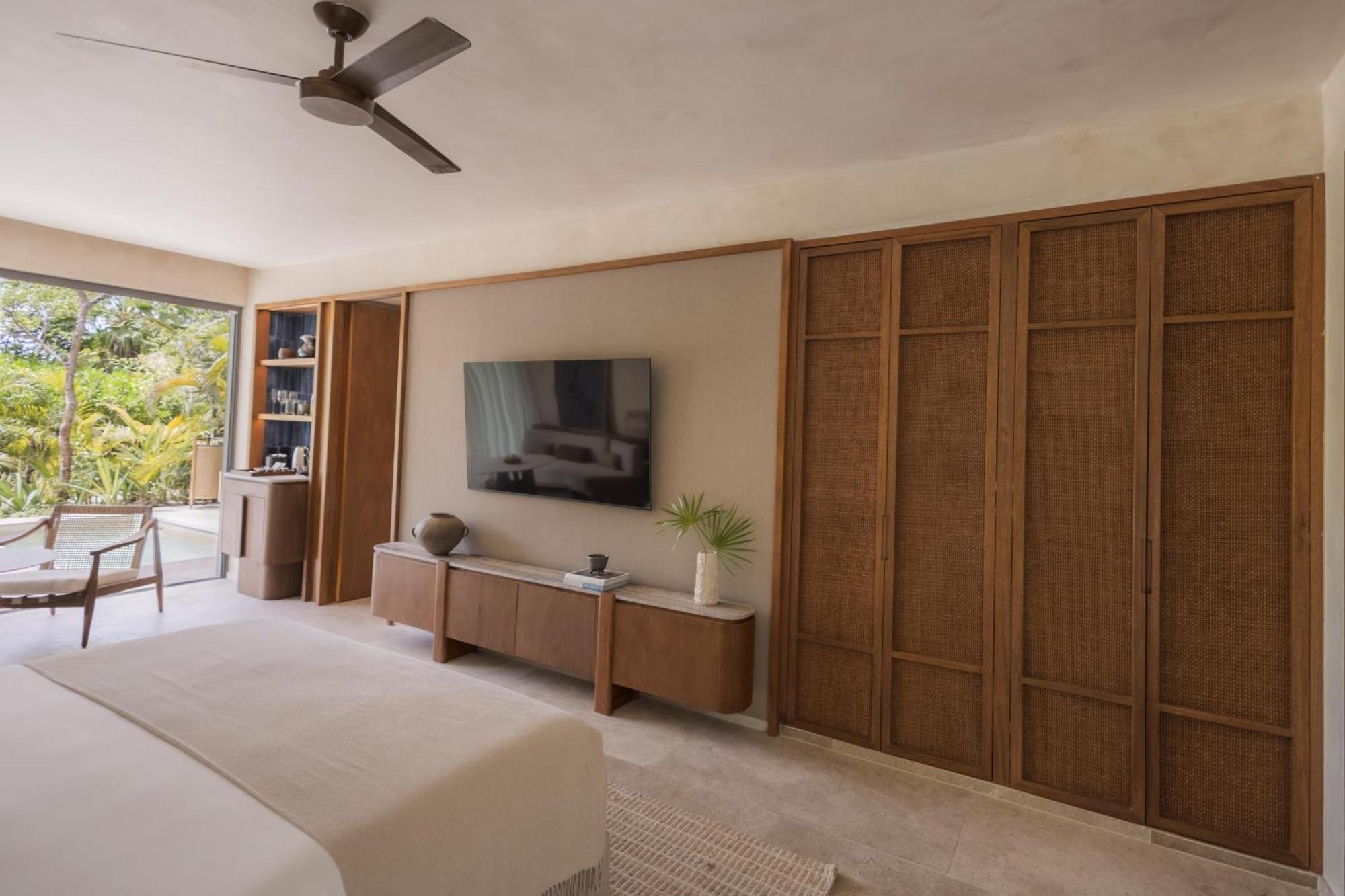King Room Plunge Pool Lagoon Area
