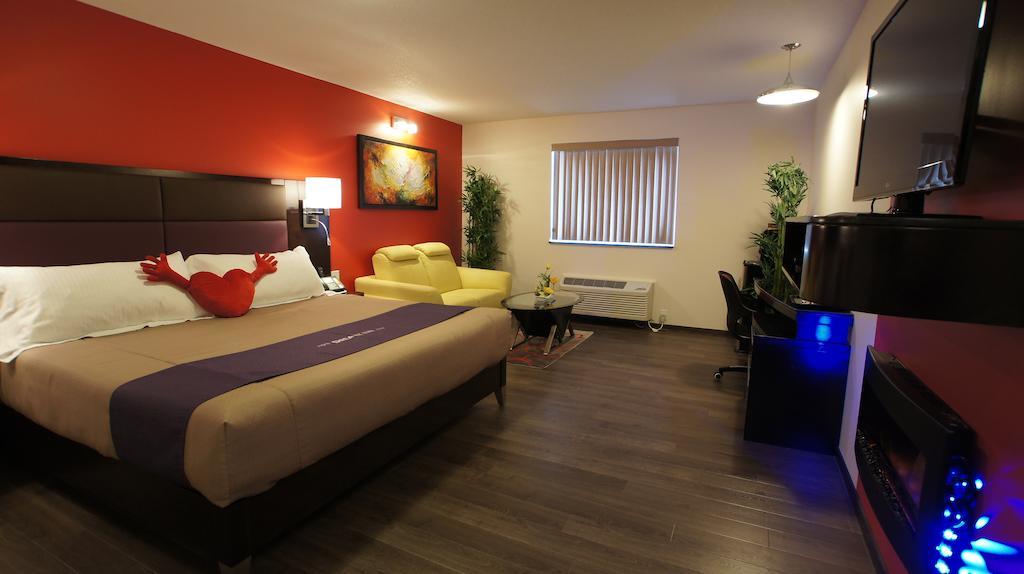 Deluxe Suite with Spa Bath