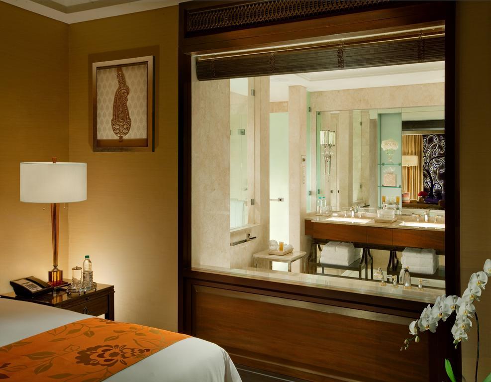 Deluxe Pool View Room