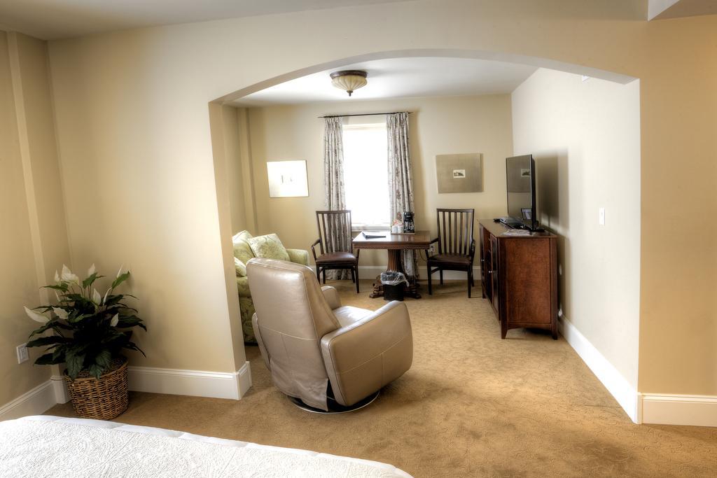 Deluxe Queen Suite,1536855634:JPEG