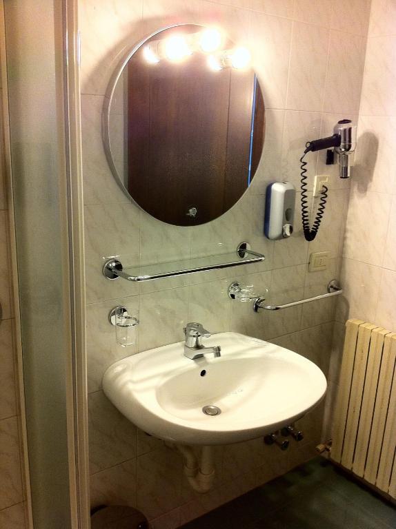 Triple Room,676088229:JPEG