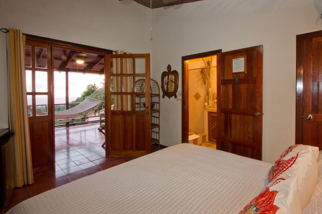 Deluxe Double Room with Balcony and Sea View