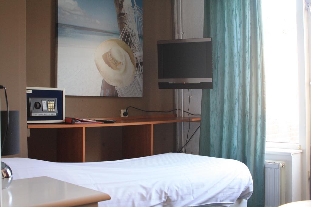 Single Room,908428435:JPEG