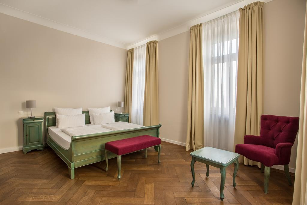 Burgunderzimmer
