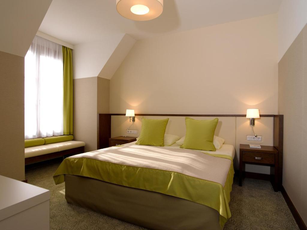 Classic Double Room - Lake Side