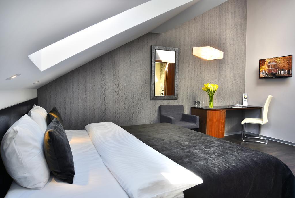 Deluxe Double Room with Extra Bed