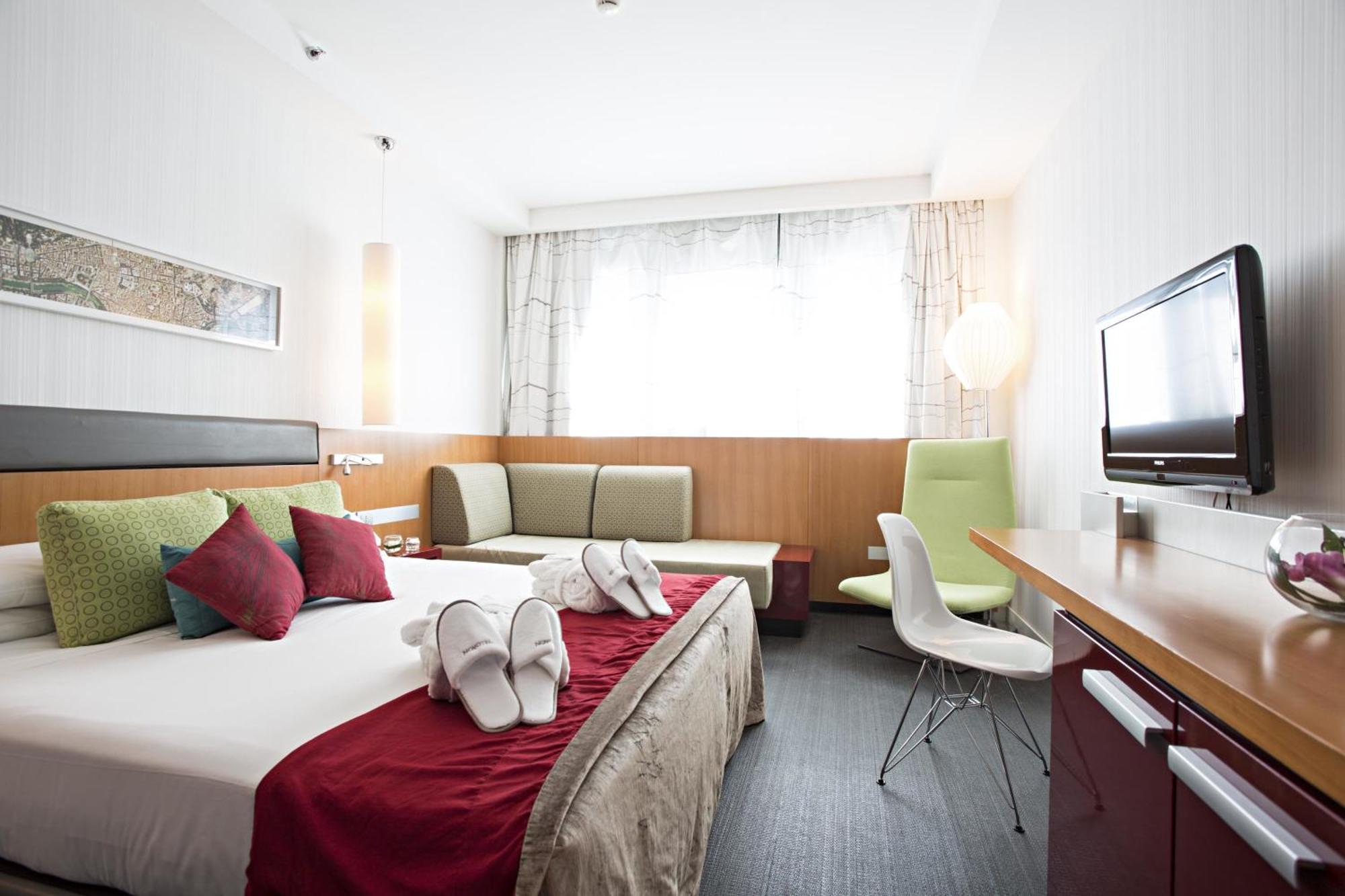Habitación Estándar con 1 cama doble y 1 sofá cama para 1 persona