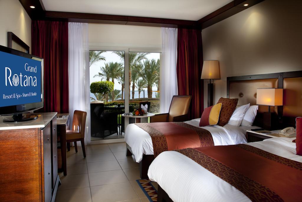 Panoramic Sea Pool View Room King Bed