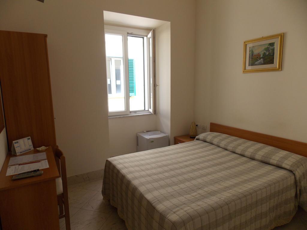 Single Room,237623325:JPEG