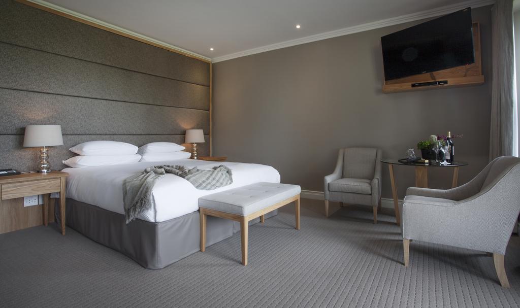 Feature Room,319489177:JPEG