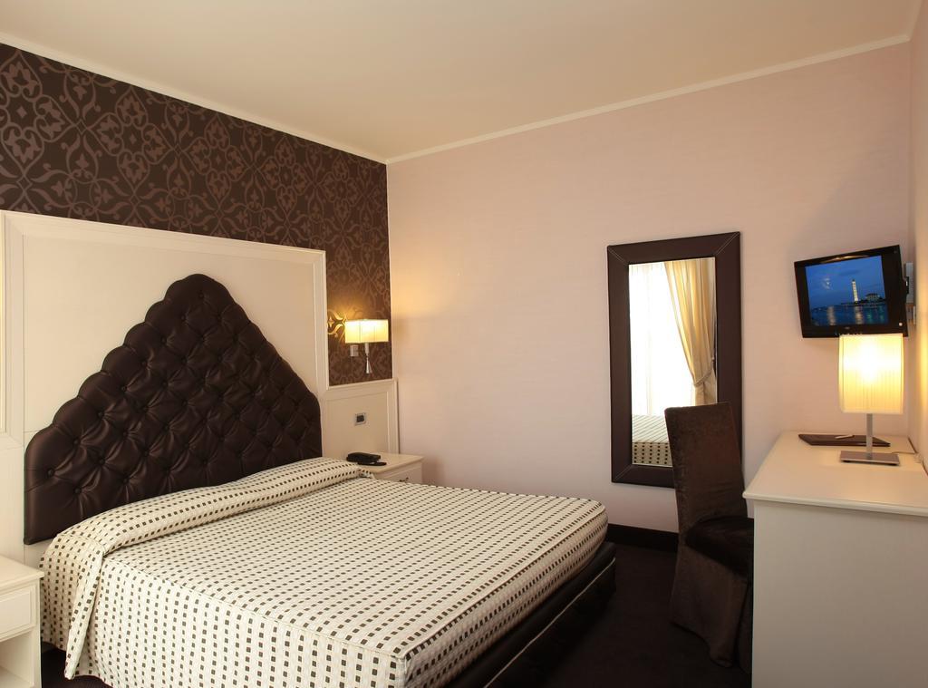 Junior Suite con Vista Mare Parziale (2 Adulti)