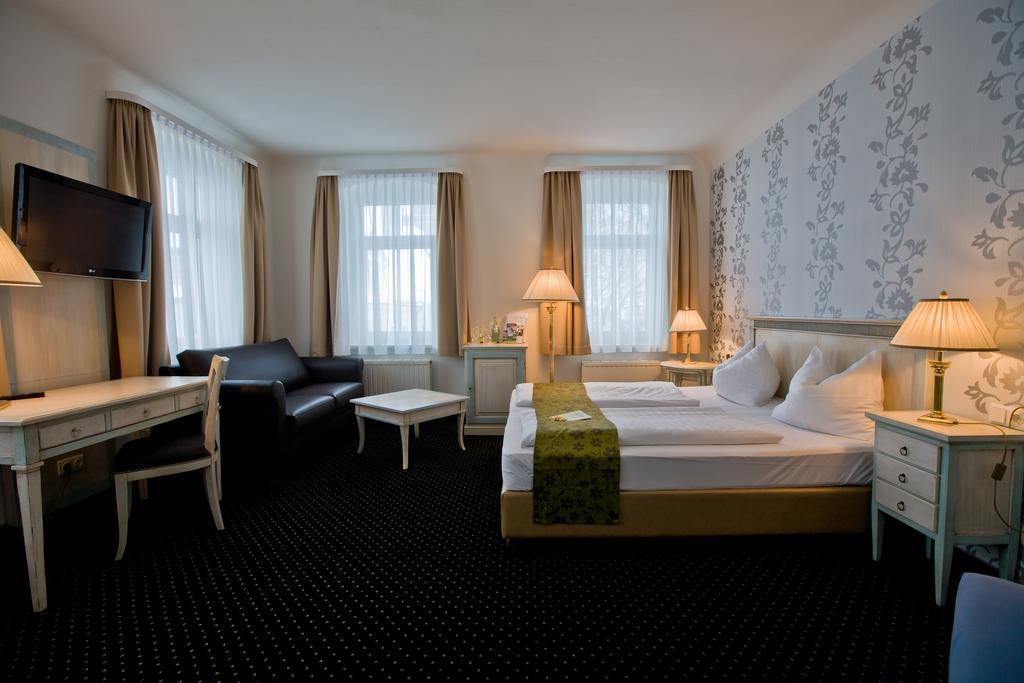 Double Room Rathaus possibility of 2 extra sofa beds