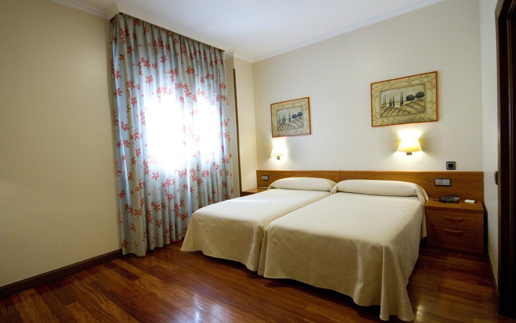 Twin Room,323877568:JPEG