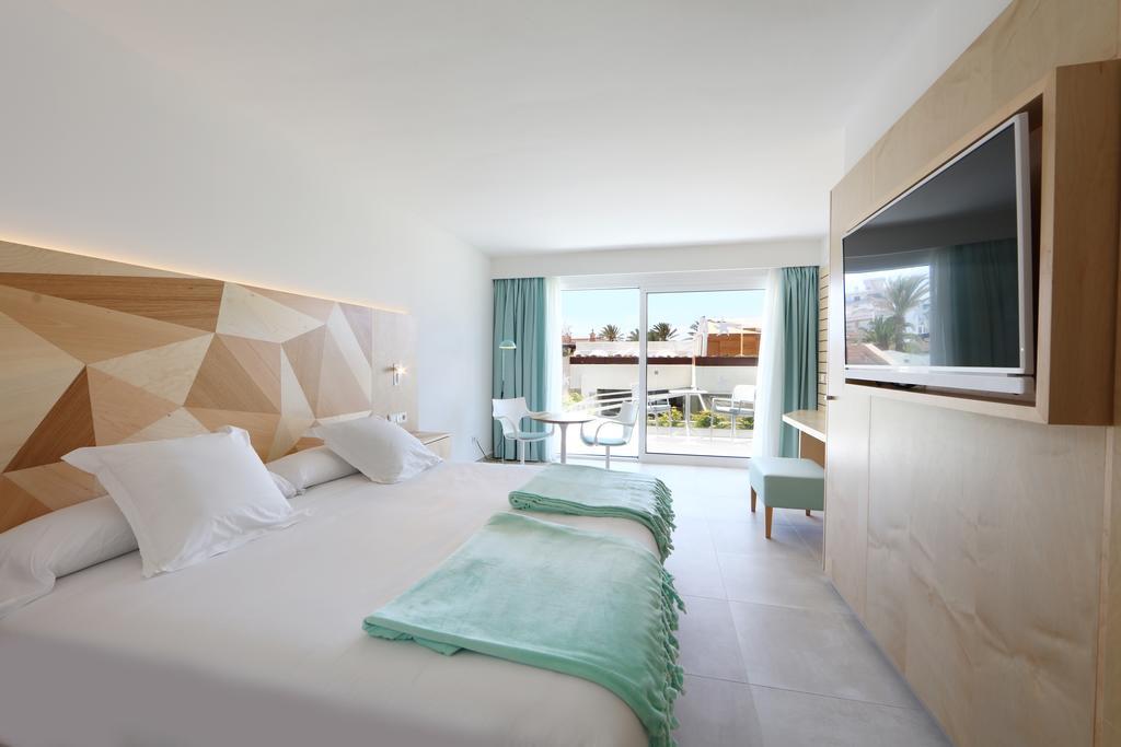 Quarto Duplo com Vista Mar Parcial