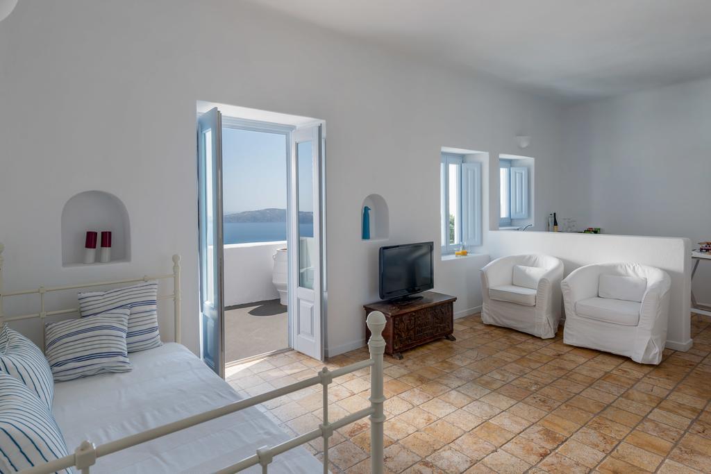 Two-Bedroom Cave Villa with Hot Tub and Caldera View - Dolce Far Niente
