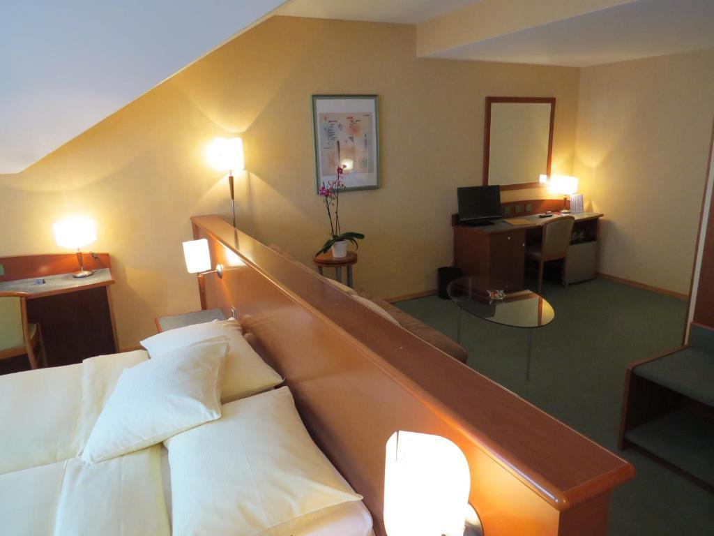 Junior Suite with Lake View
