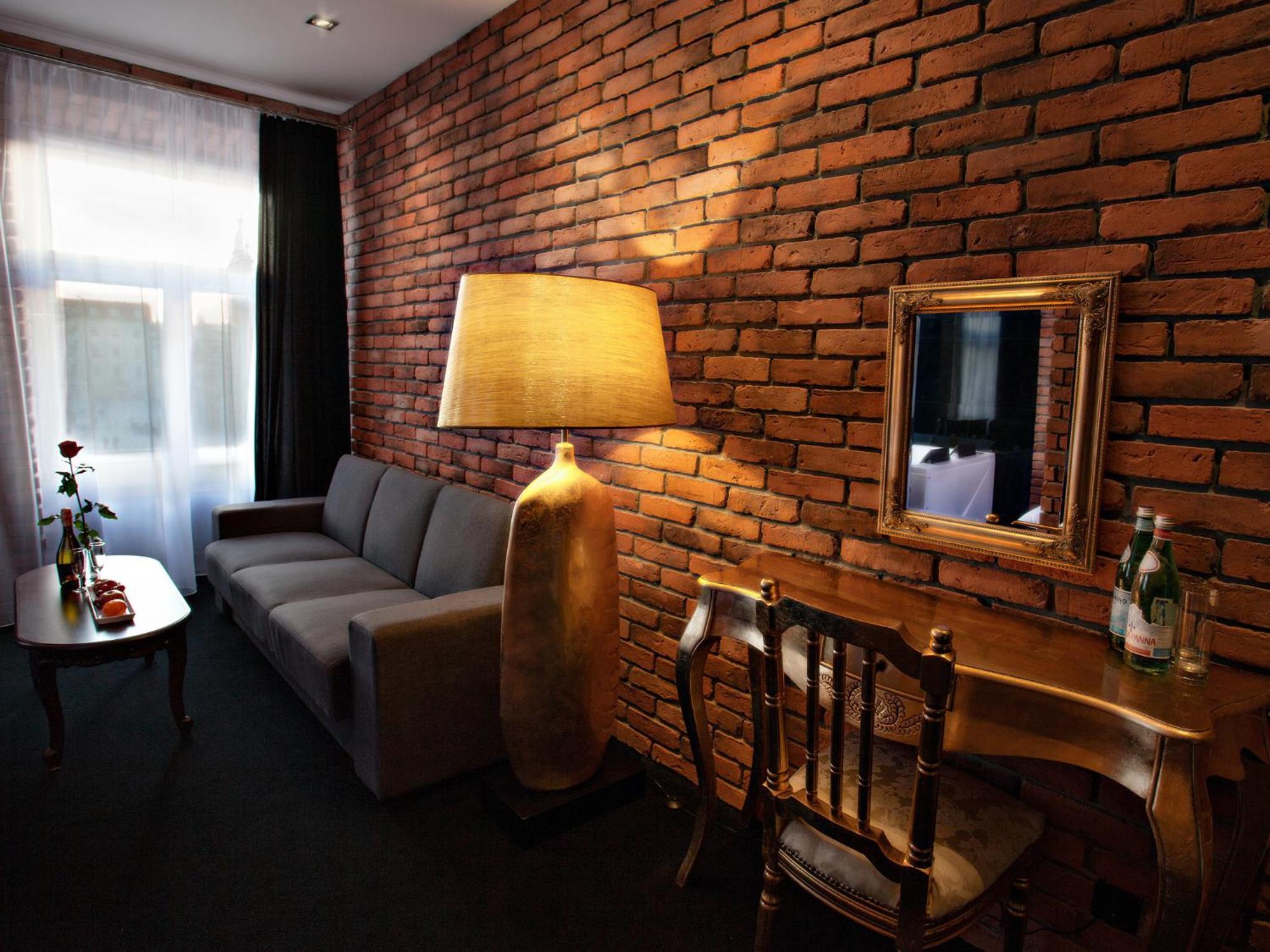 Junior Suite Plus with Main Market Square View