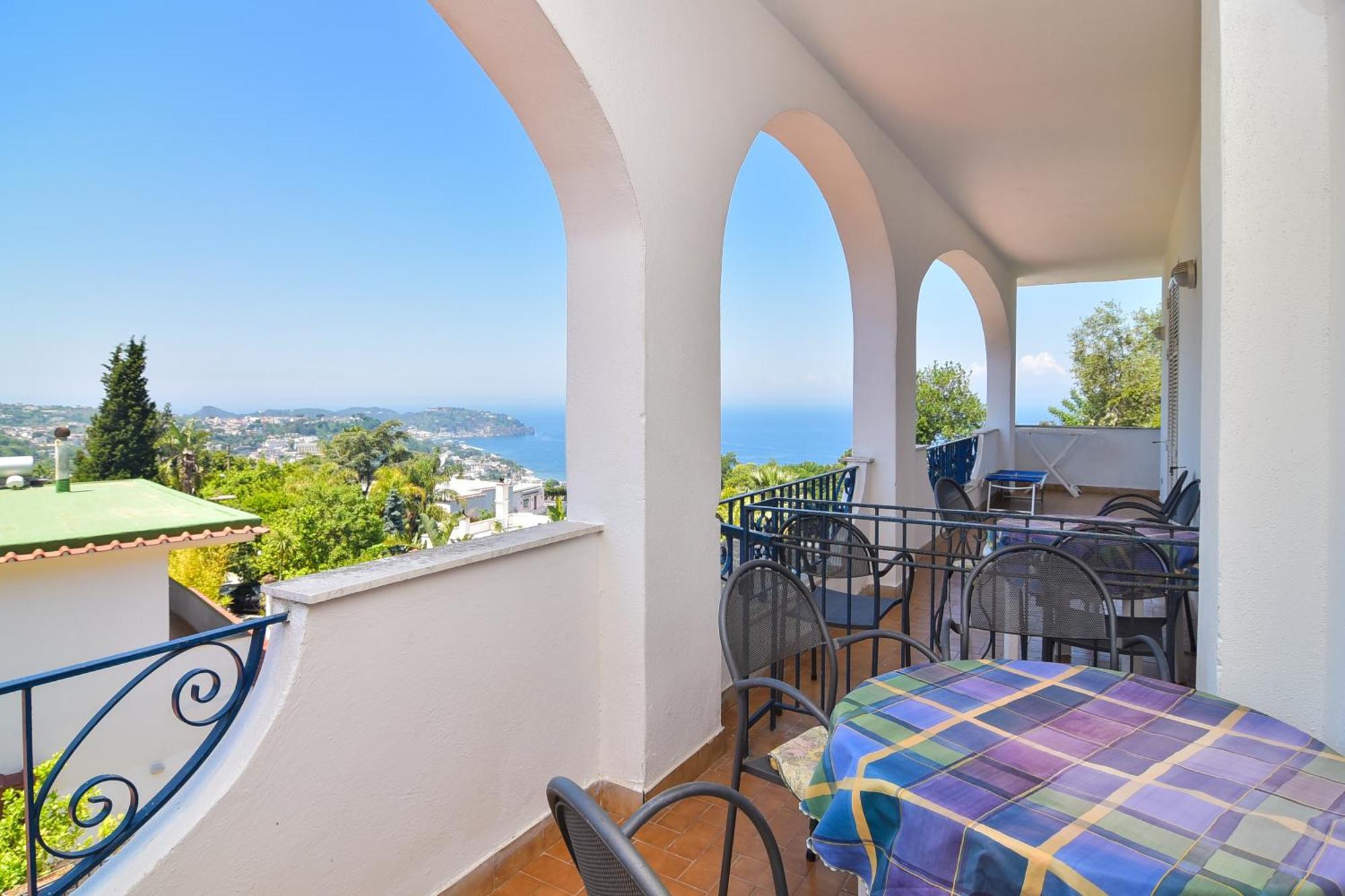 Appartamento con 2 Camere da Letto, Terrazza e Vista Mare