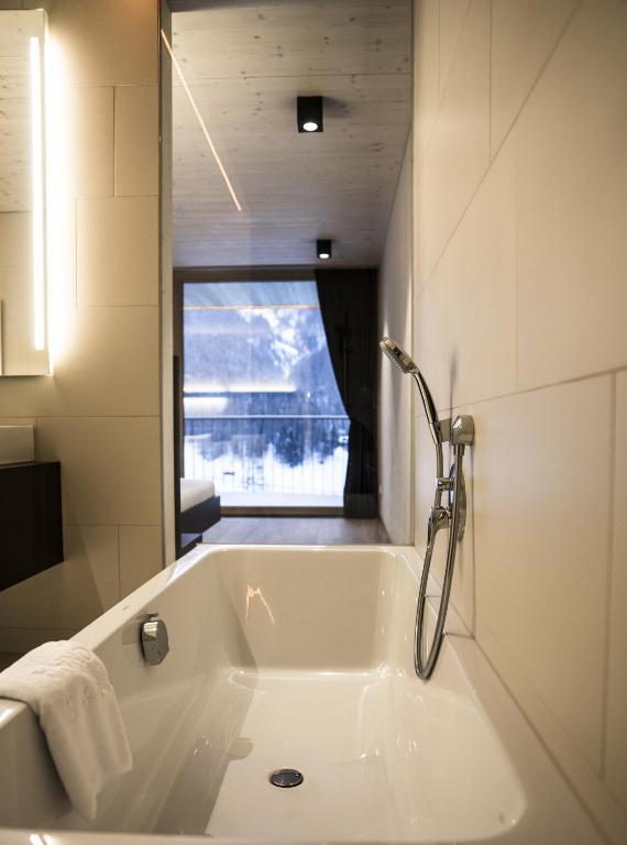 Deluxe Chalet,50149470:JPEG