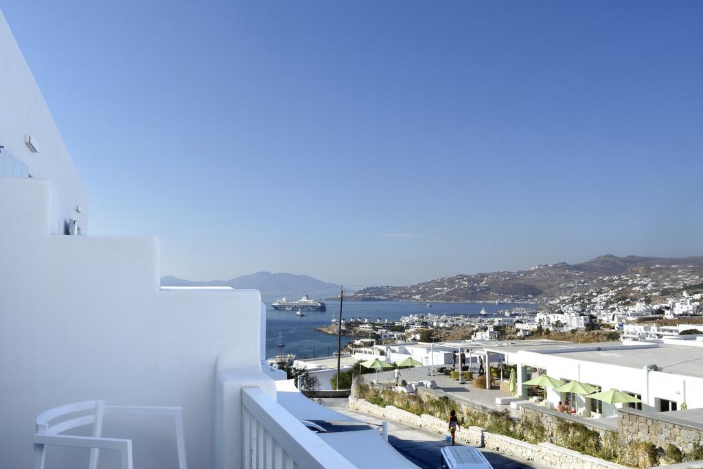 RINIA Deluxe Room with Side Sea View