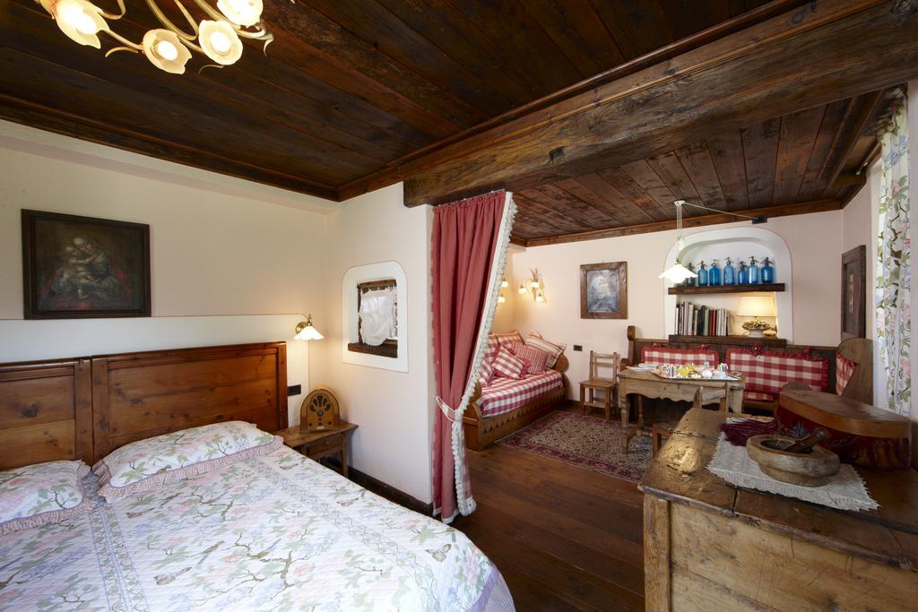 Deluxe Double or Twin Room with Mountain View