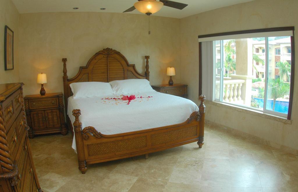 One-Bedroom Villa with Pool view