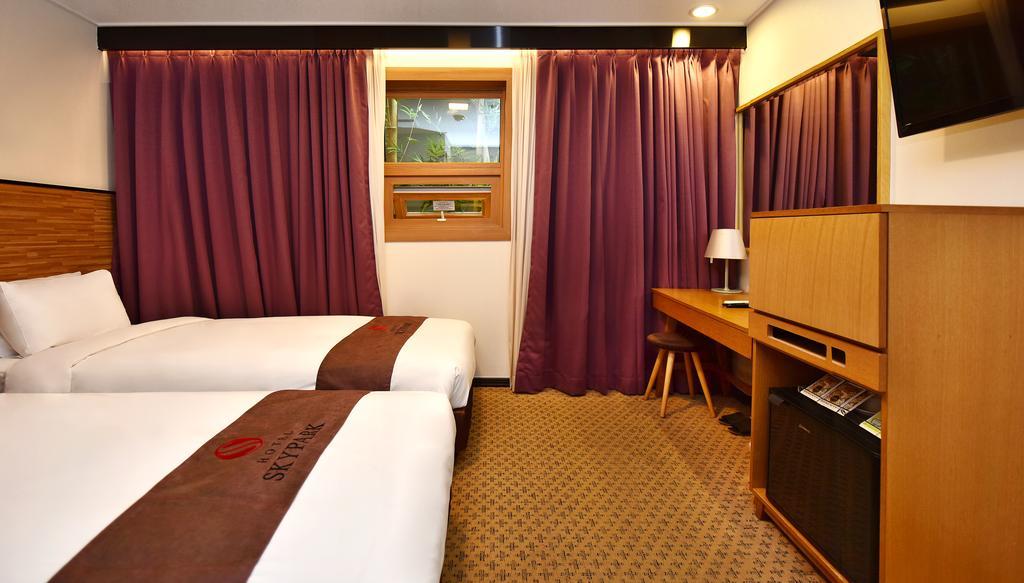 [Event PKG] Standard Twin Room 1 hour Early check from 1400 & 1 set of Soothing Pad