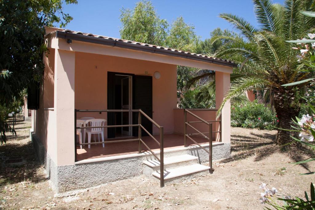 Family Room,33430219:JPEG