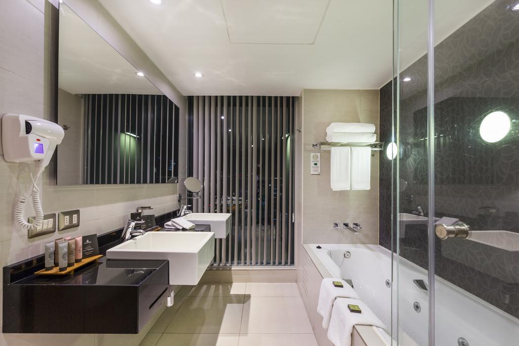 King Suite with Hot Tub and Balcony