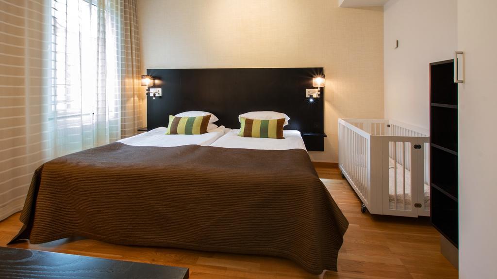 Familienzimmer mit Kingsize-Bett und Schlafsofa