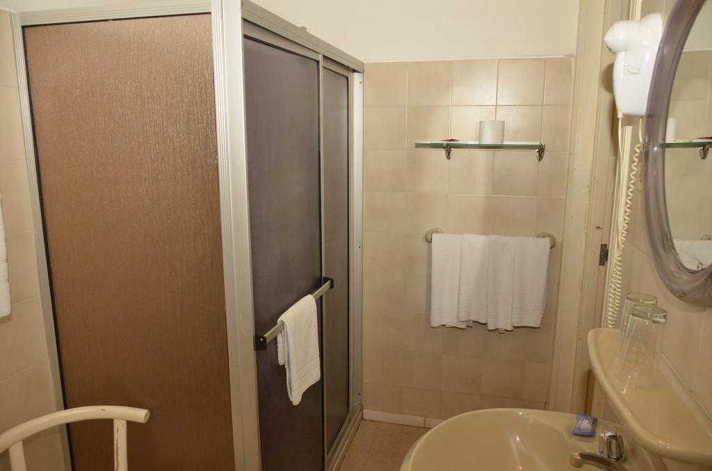 Quarto Executivo com Cama de Casal ou 2 de Solteiro