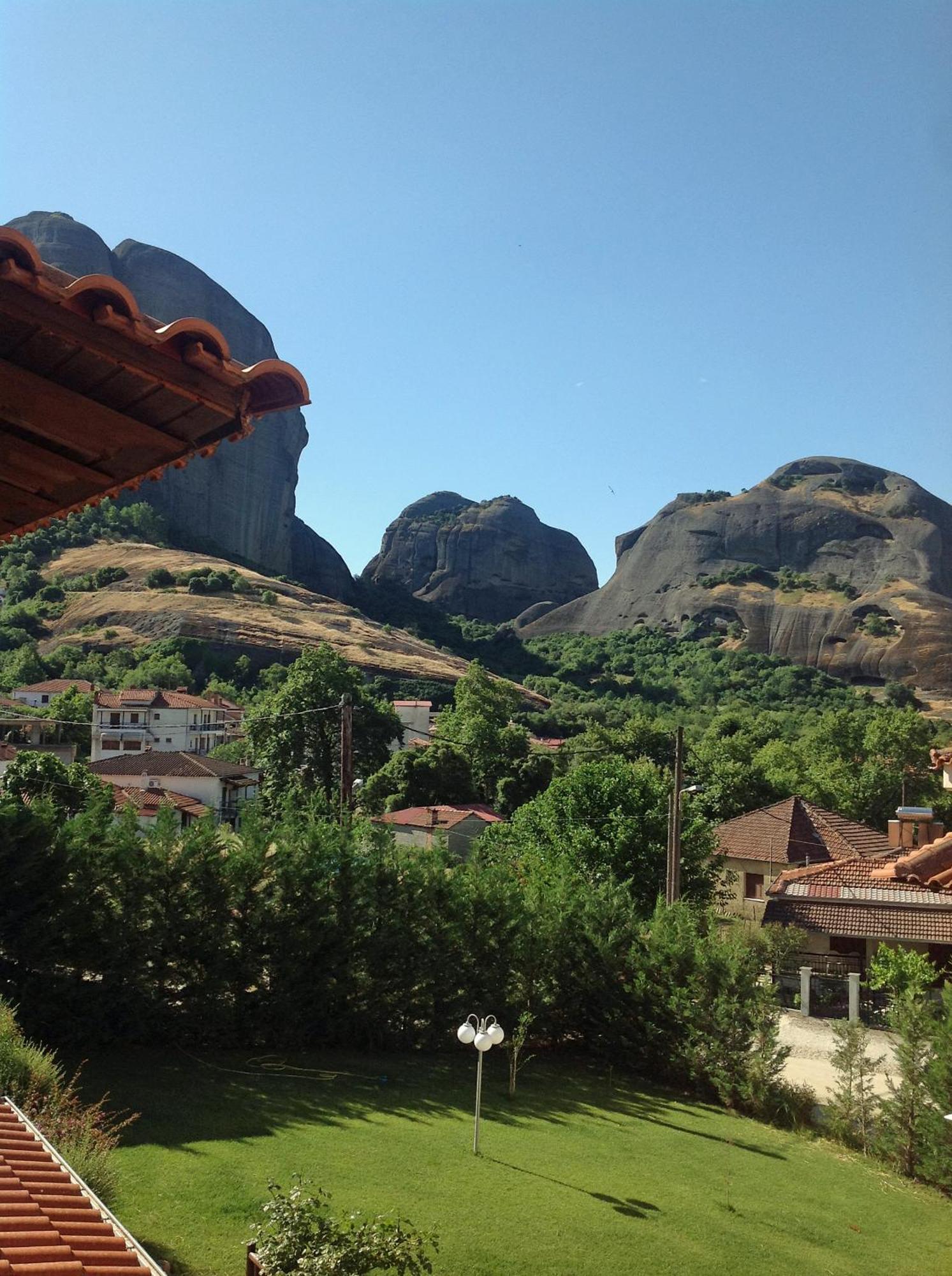 Deluxe Junior Family Suite with Garden and Panoramic Meteora View