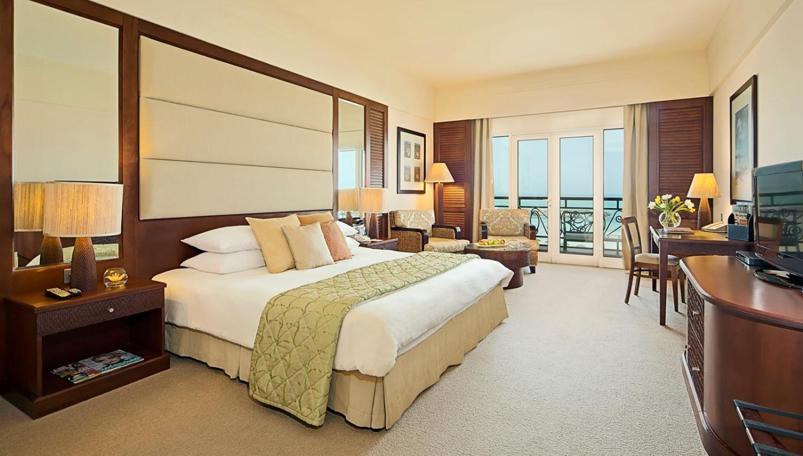 Deluxe Zimmer mit Kingsize-Bett, Meerblick und Balkon