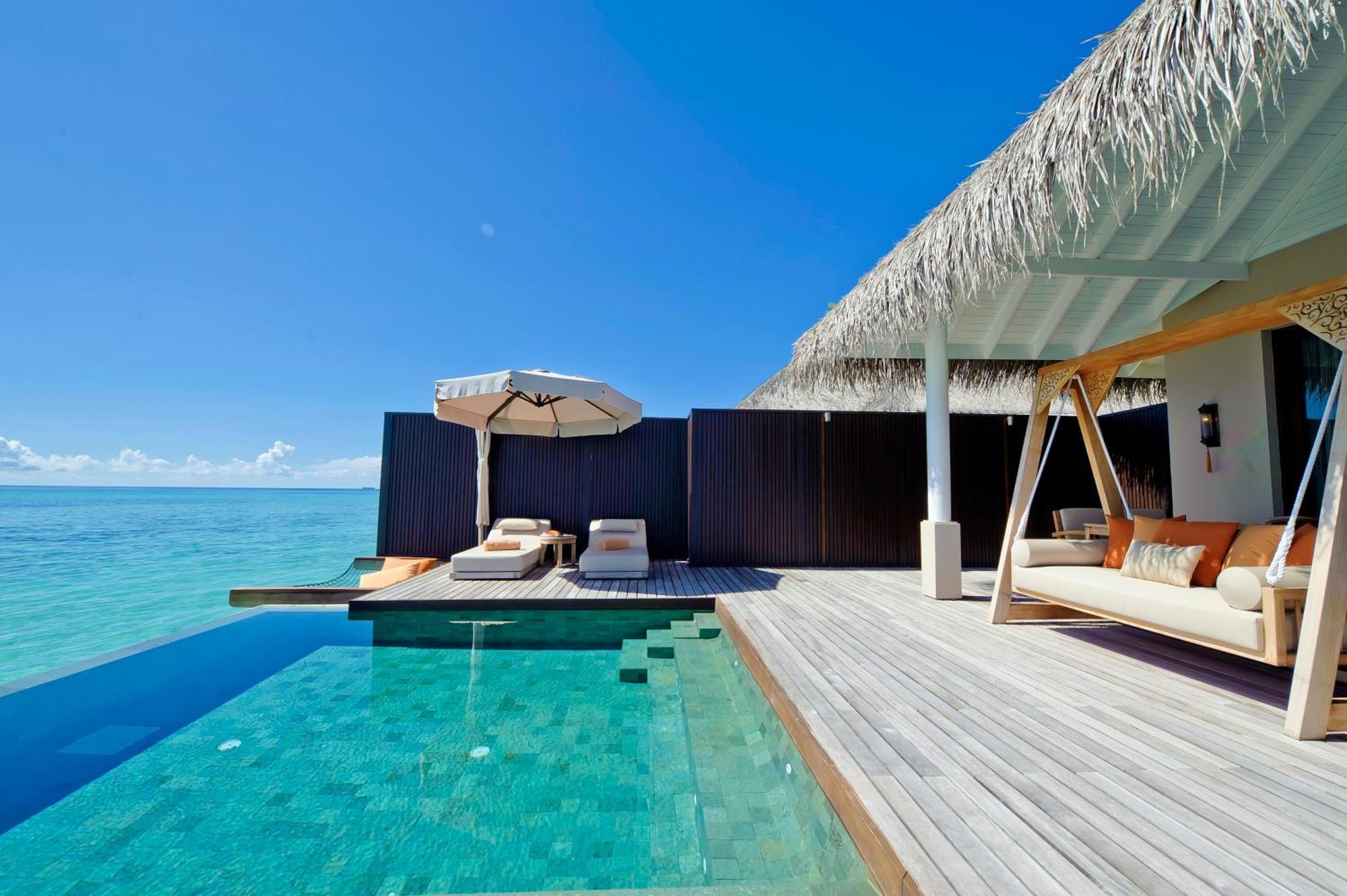 Suite Lagon Coucher de Soleil avec Piscine Privée et Service de Majordome Personnalisé