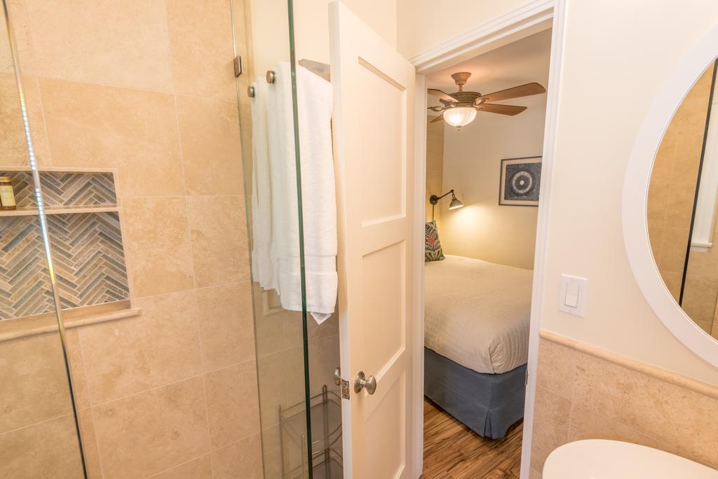 Deluxe Queen Studio with Kitchen - Seven