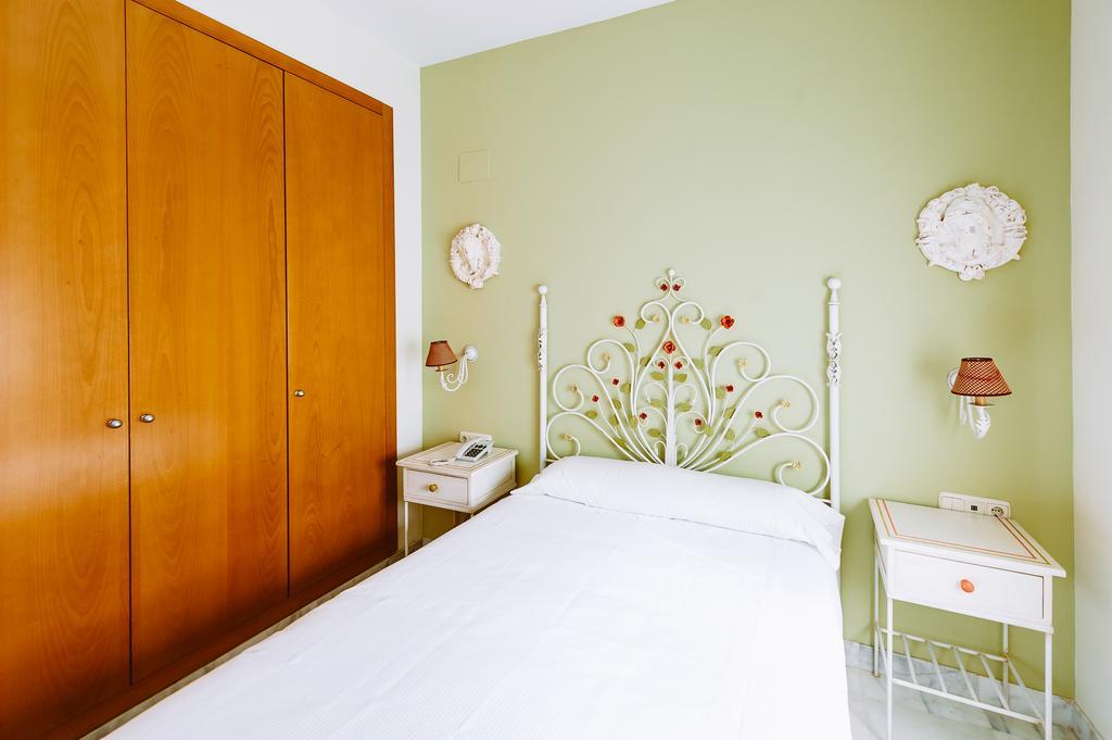Economy Double Room,379663618:JPEG