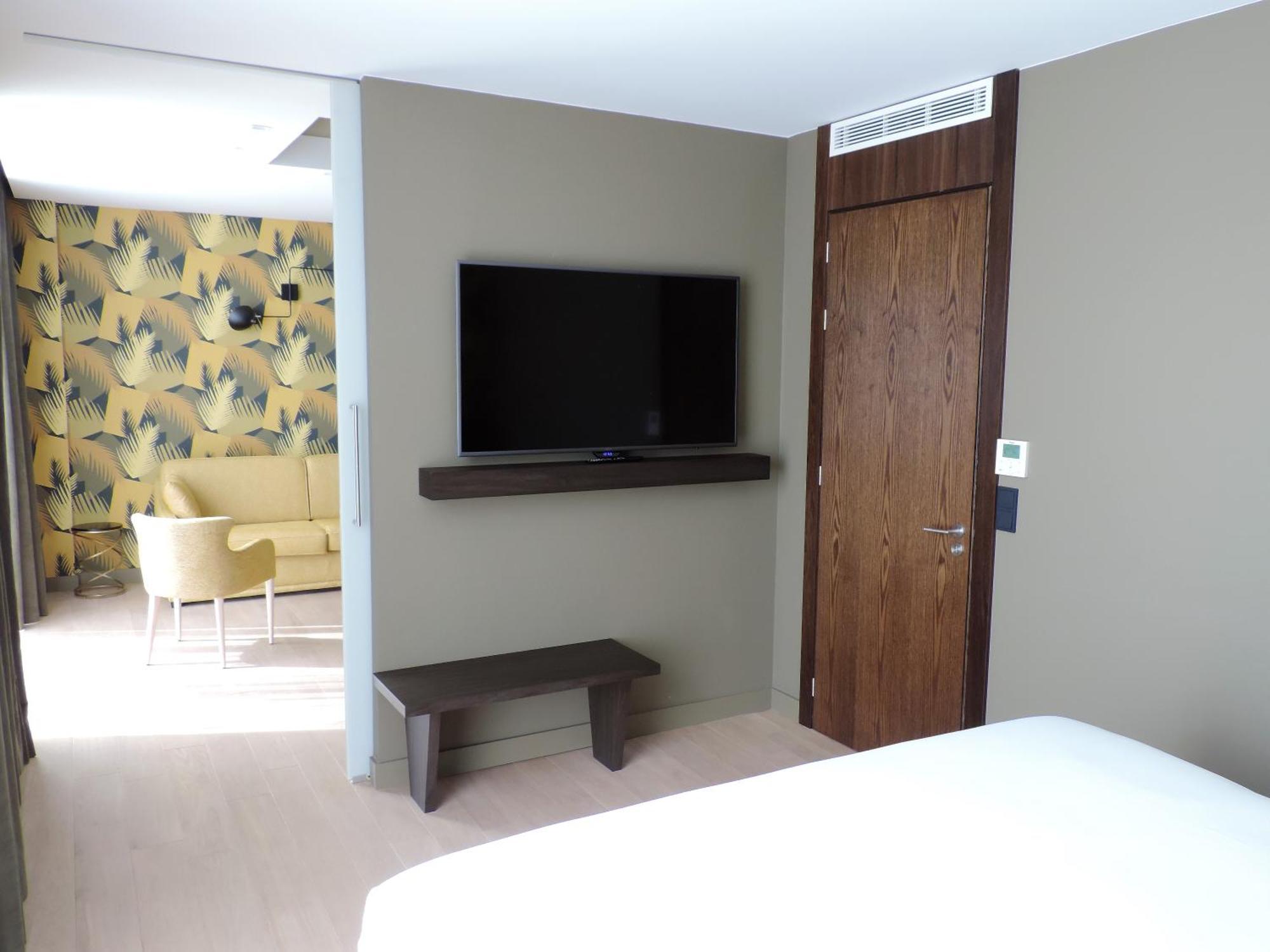 King Suite,390462453:JPEG