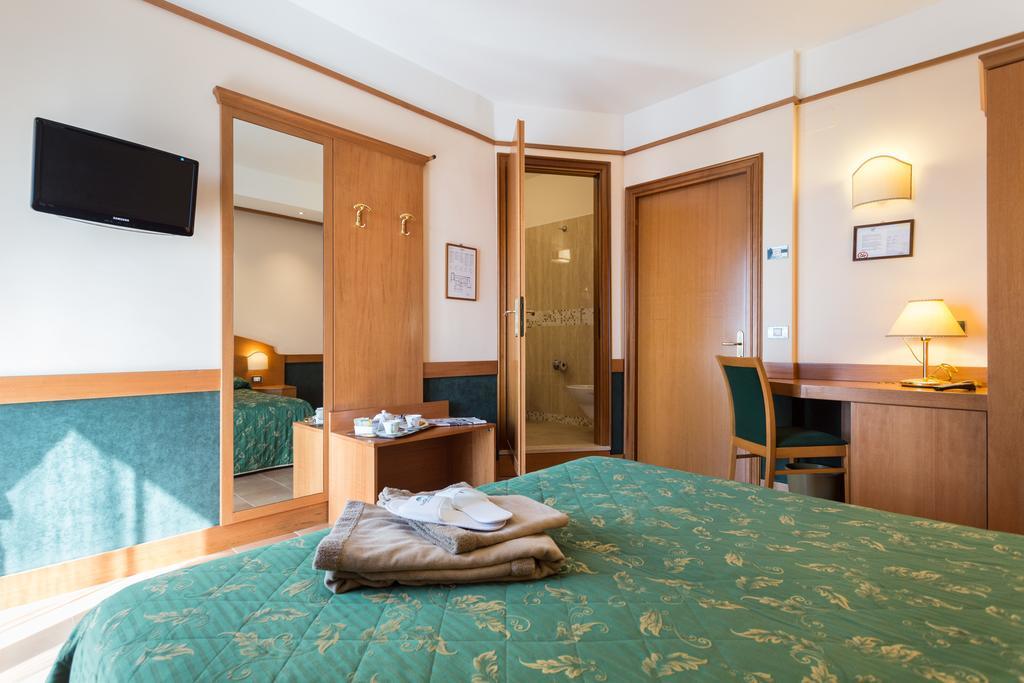 Standard Quadruple Room,399876837:JPEG