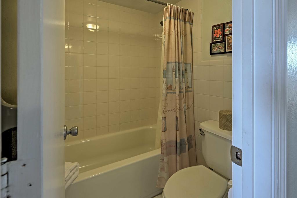1 Queen Bed 2nd Floor Pool View with Balcony