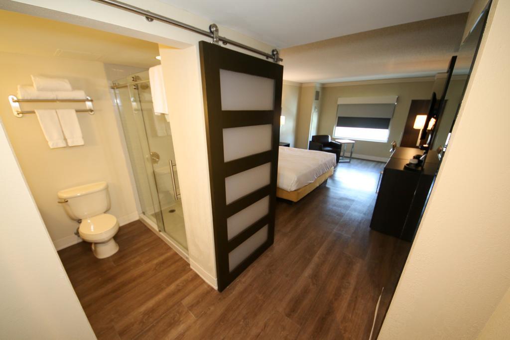 Deluxe Queen Room Two Queen Beds Non-Smoking