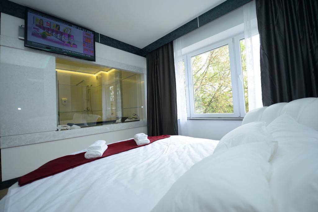 King Room with Spa Bath