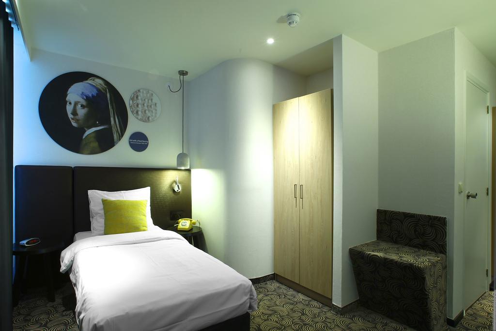Single Room,402438687:JPEG