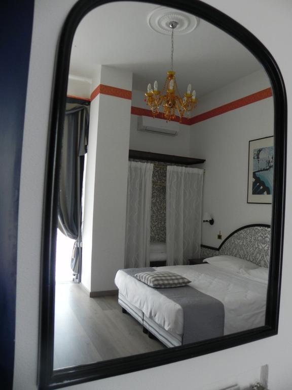 Double or Twin Room Sea View,402718671:JPEG