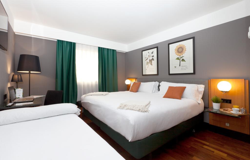 Triple Room,1272873622:JPEG