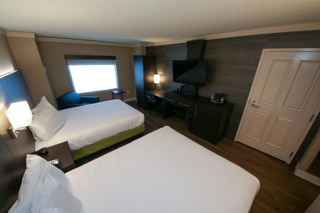 Deluxe Queen Room Two Queen Beds Non-Smoking