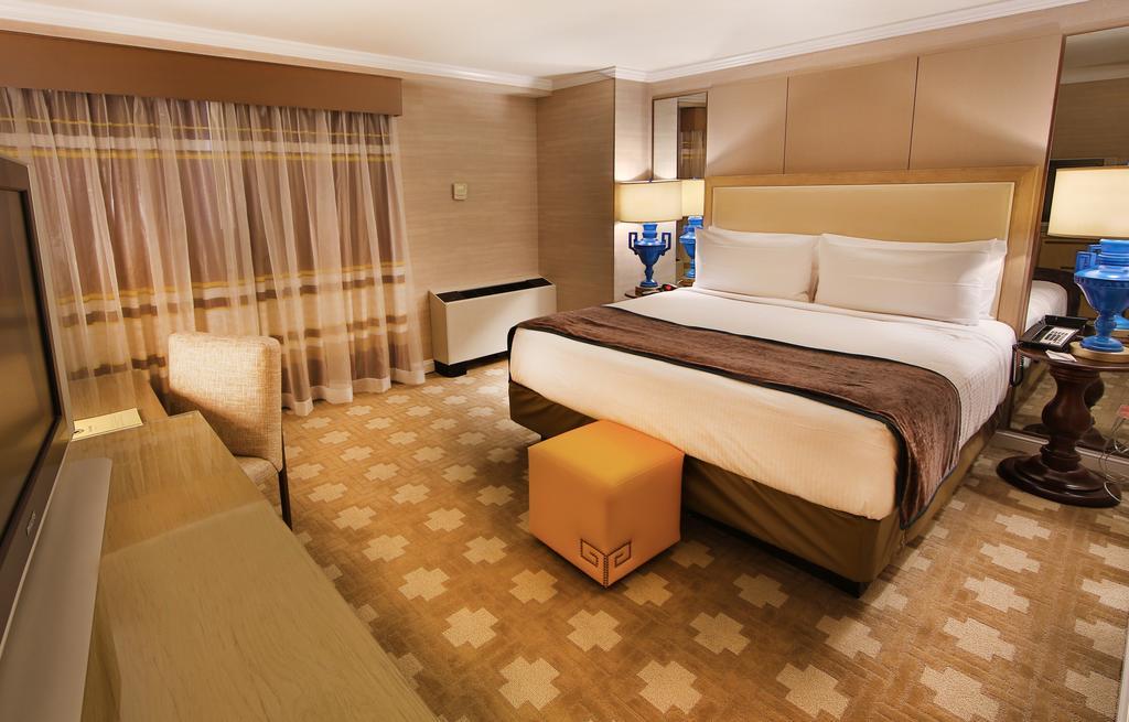 Quarto com Cama King-size Forum Tower Deluxe (Não Fumantes)