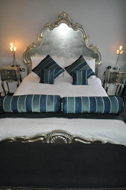 Honeymoon Suite