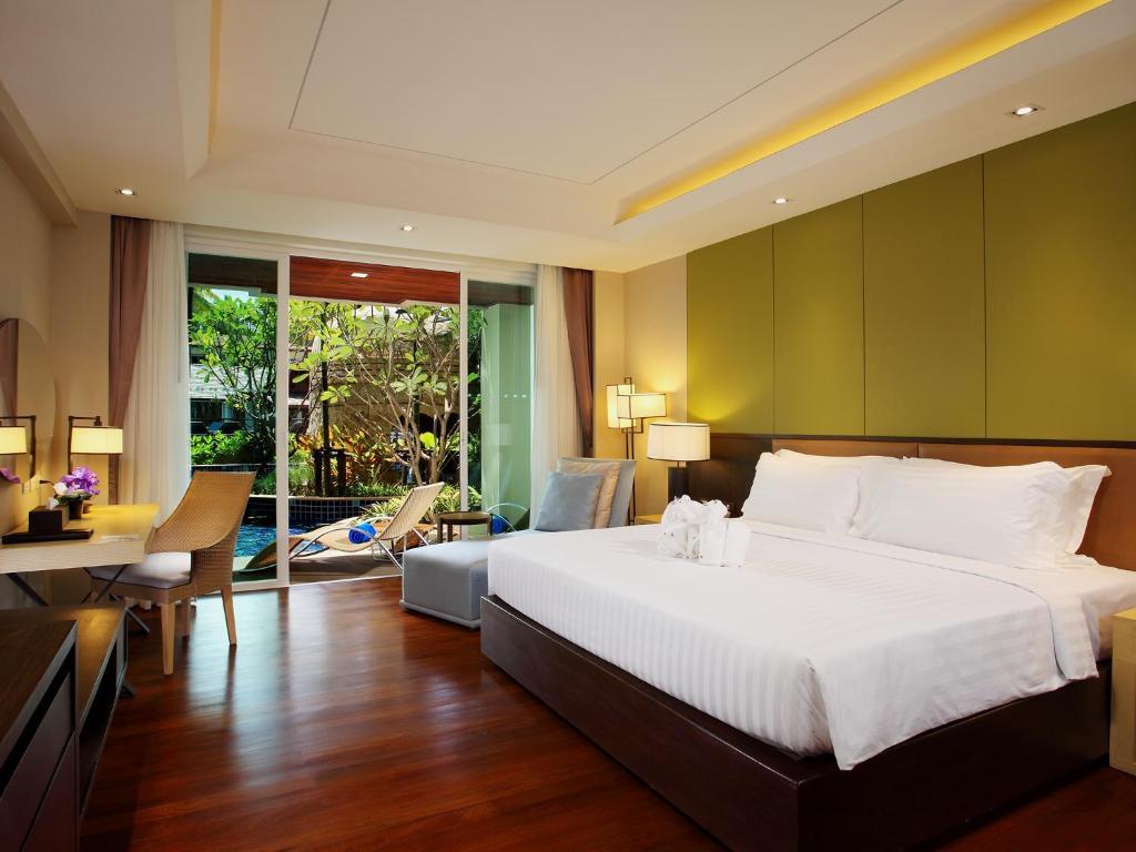 Premier Double Room Pool Access,43829398:JPEG