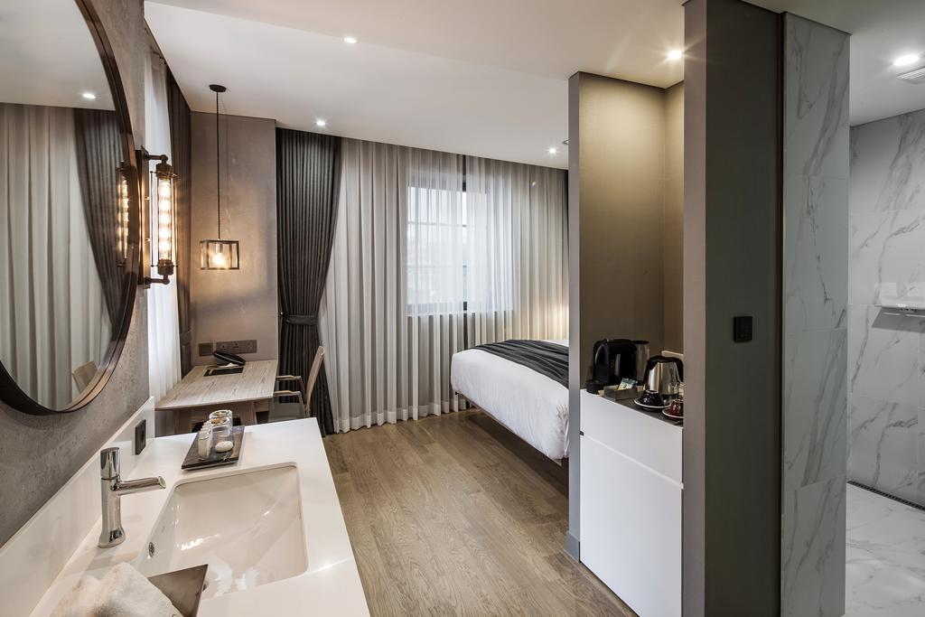 Junior Deluxe Double Room